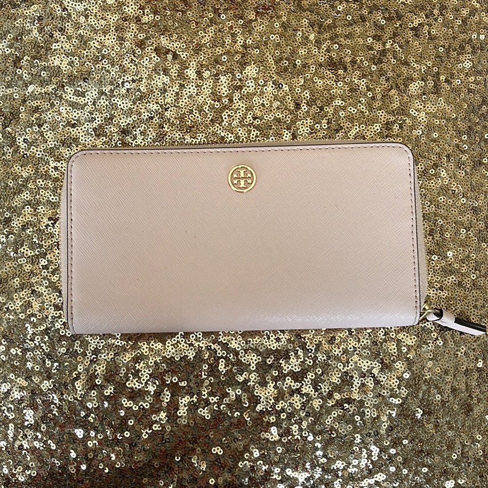 Tory Burch Robinson zip continental wallet NWT